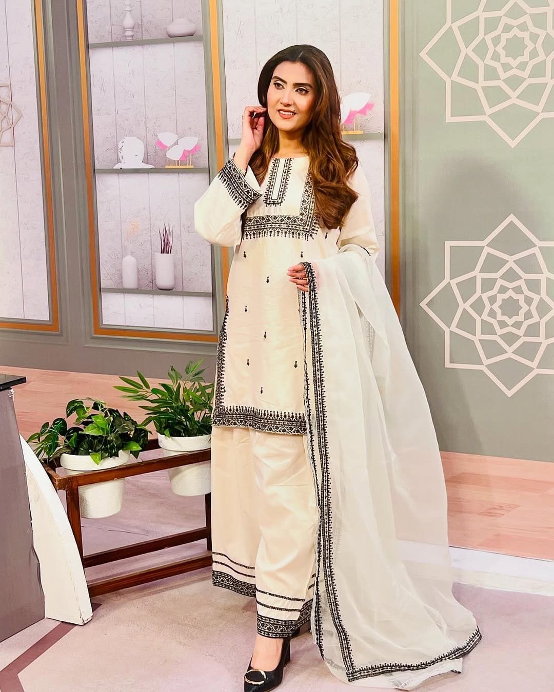 Elegant Cream & Black Embroidered Cotton Salwar Kameez with Dupatta - Image 4