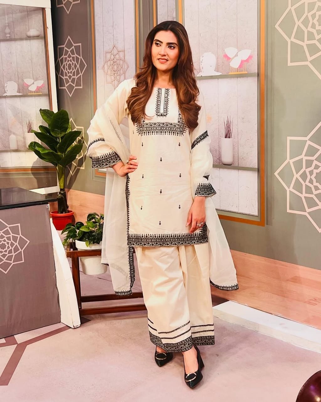 Elegant Cream & Black Embroidered Cotton Salwar Kameez with Dupatta - Image 5