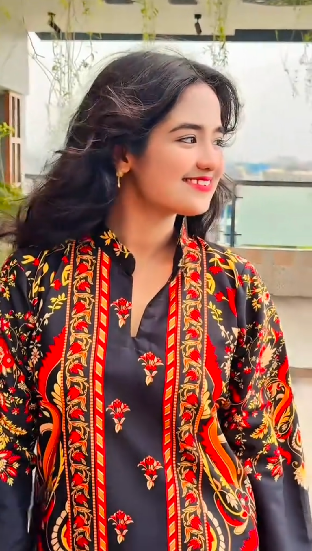 Royal Elegance Dubai Silk Two-Piece Set – Traditional Meets Trendy - Image 2