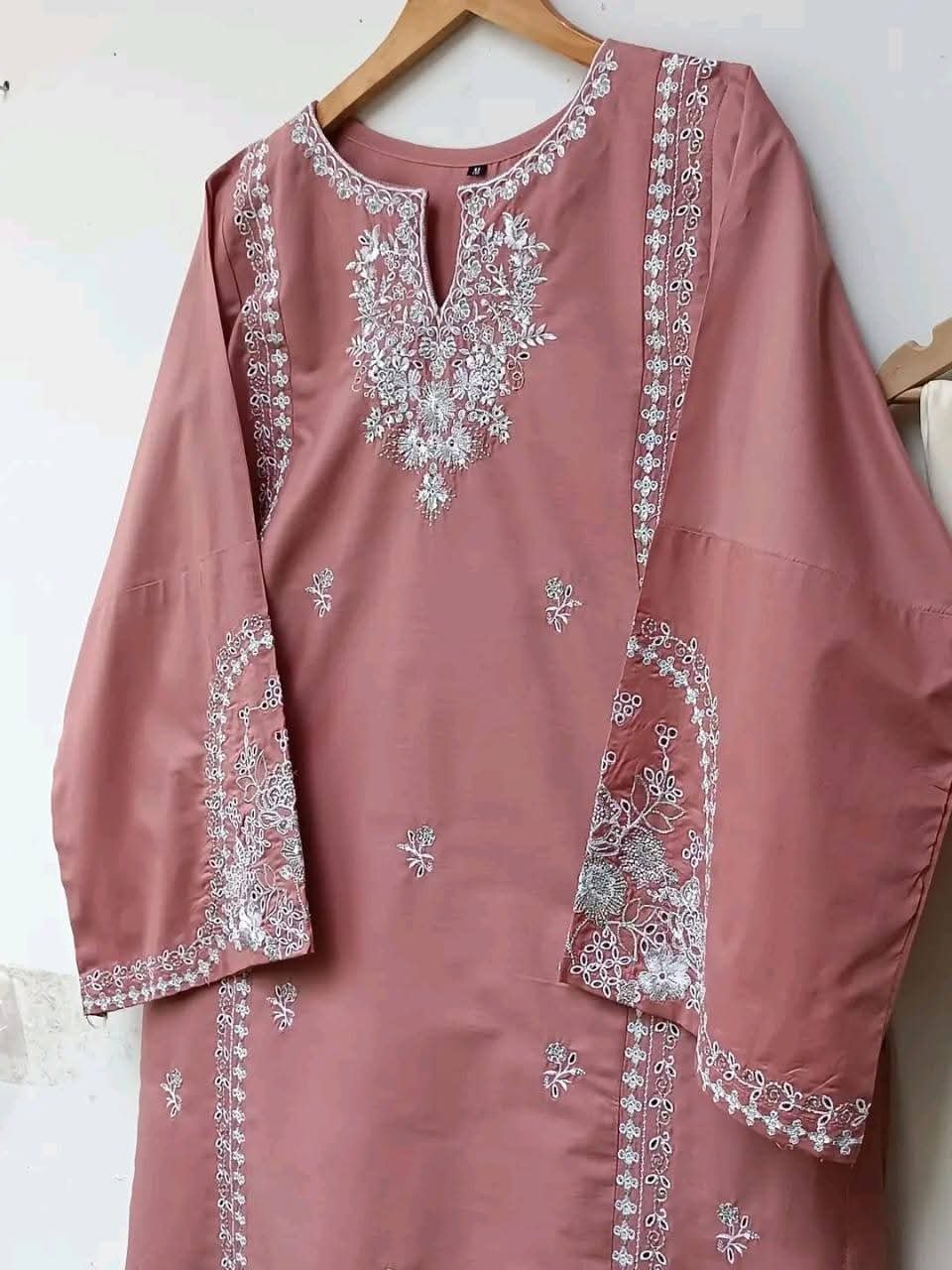 মেরুন কটন এমব্রয়ডারি কুর্তি - Image 2